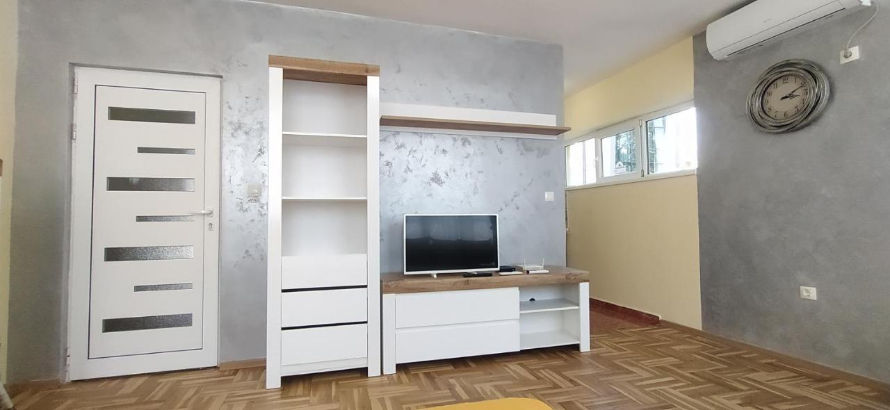Studios Near To Burgas Free University Exterior photo
