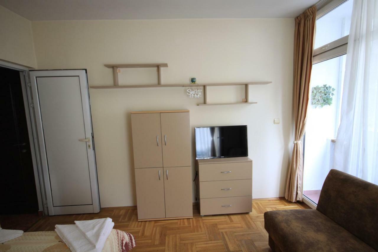 Studios Near To Burgas Free University Exterior photo