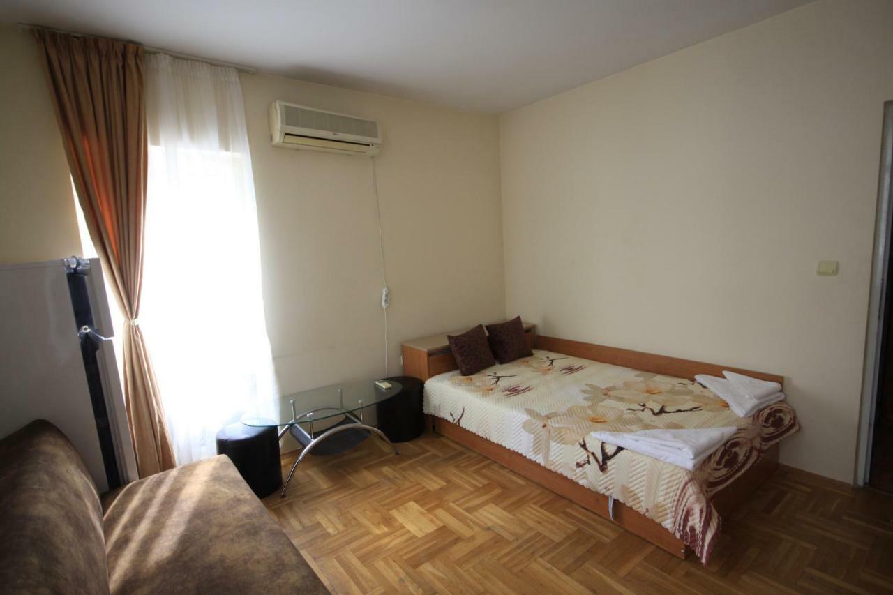 Studios Near To Burgas Free University Exterior photo