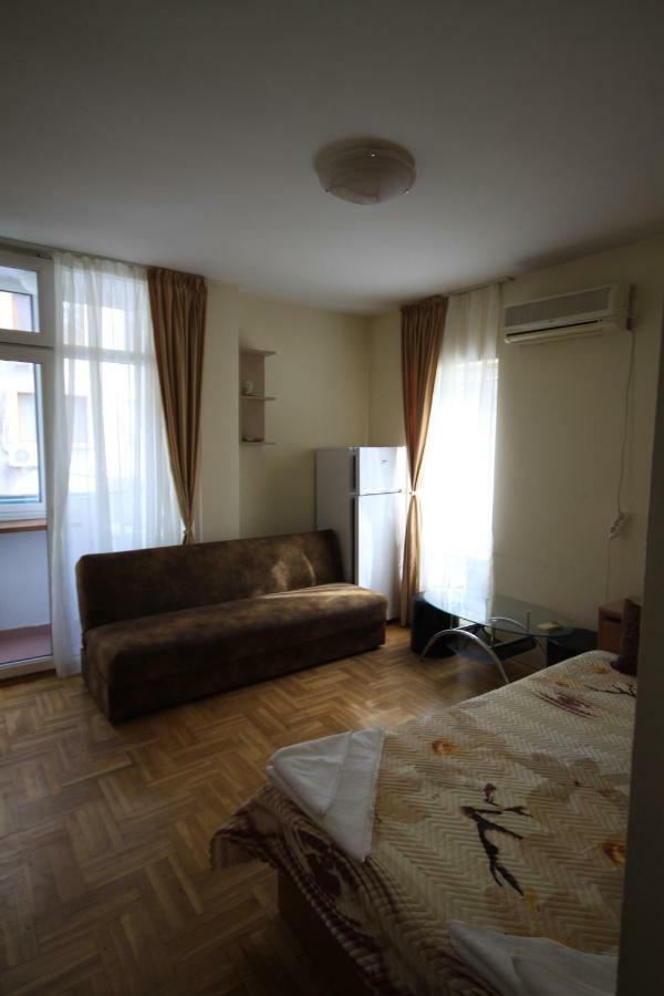 Studios Near To Burgas Free University Exterior photo